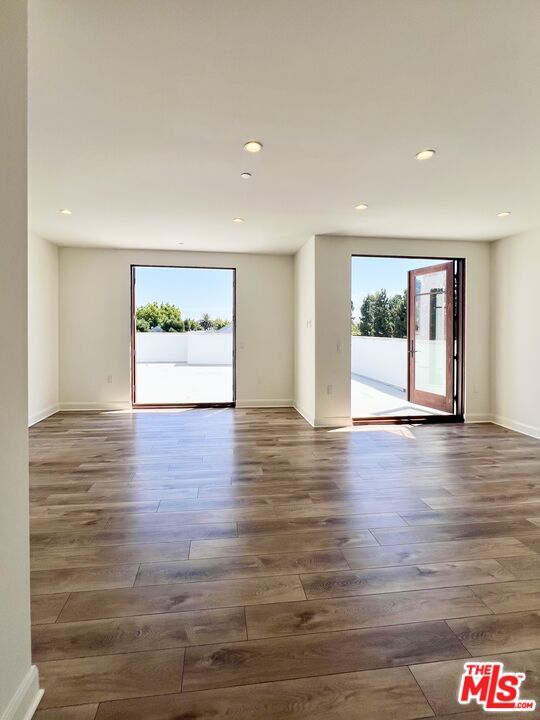 Building Photo - 859 S Lucerne Blvd