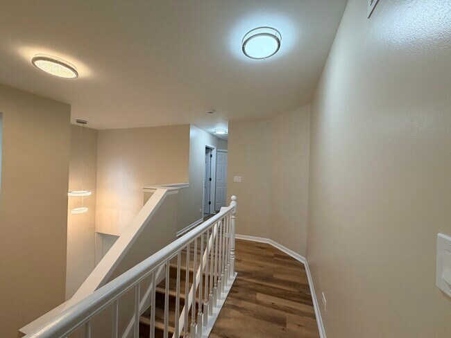 Building Photo - 431 Pine Lake Cir