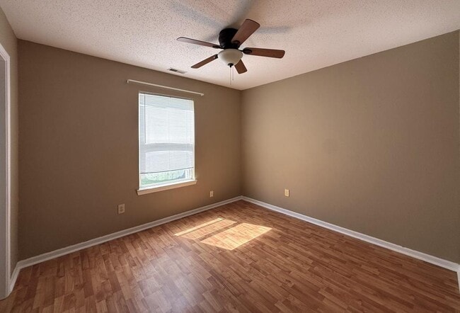 Building Photo - 5717 Stoneview Way