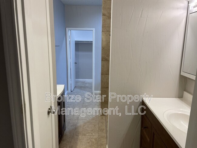 Building Photo - 3403 Broadview Ct
