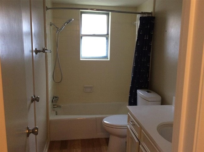 Building Photo - 147 Camellia St