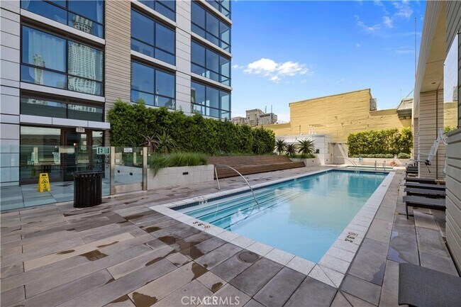 Building Photo - 400 S Broadway-1202-1202