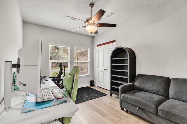 Building Photo - 1201 Forest Heights Rd