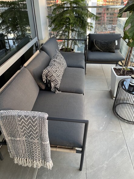 Building Photo - 877 Francisco St