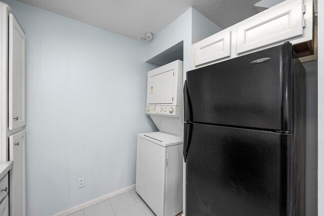 Building Photo - 12755 Mill Ridge Dr