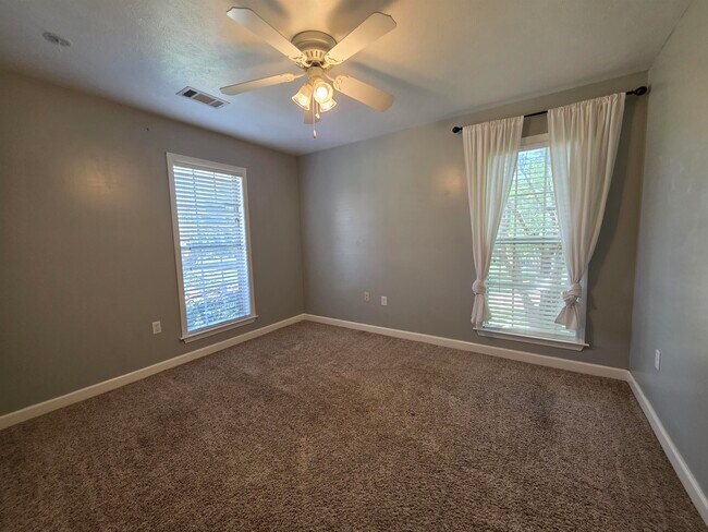 Building Photo - 995 Williamsburg Dr