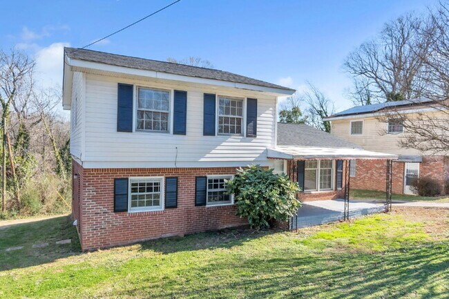 Building Photo - Spacious 4BR, 2BA Tri-Level Home with versatility and flexibility.  $1675 /mo rent***