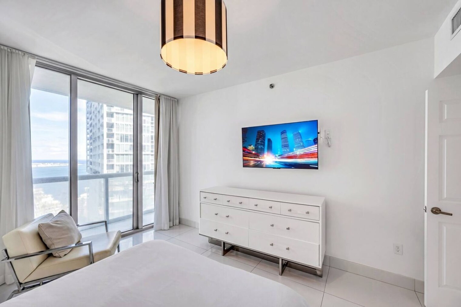 Building Photo - 485 Brickell Ave