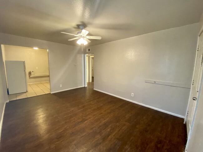 Building Photo - 4613 Belton Ave