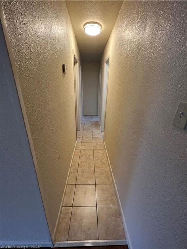 Building Photo - 2100 Magnolia Bend