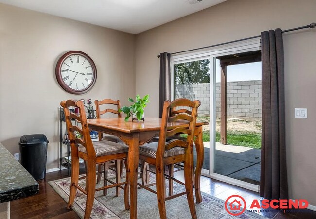 Building Photo - Fabulous Home Off Kern Canyon Rd and Mesa ...