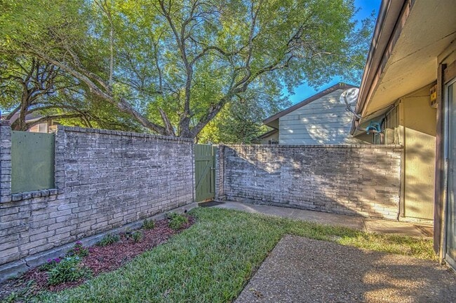 Building Photo - 12510 Newbrook Dr