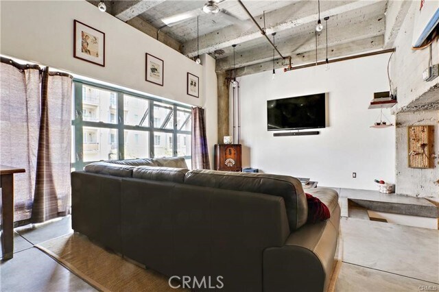 Building Photo - 100 W 5th St