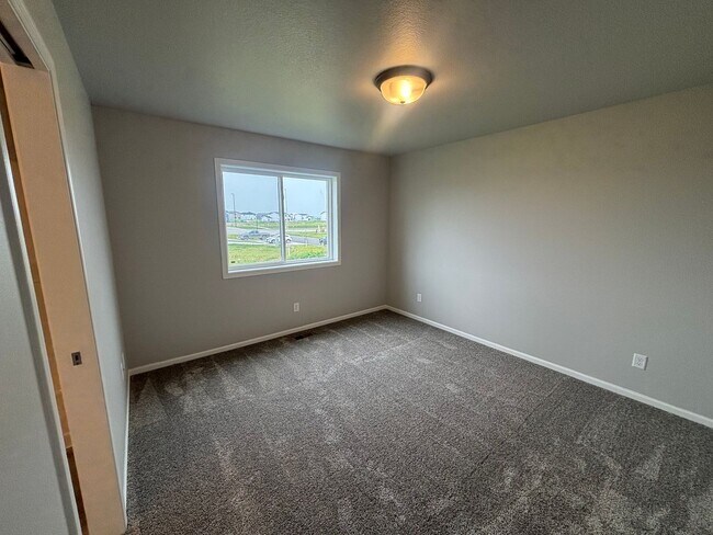 Building Photo - Brand-New 4-Bed Twinhome | 2,180 Sq Ft | S...