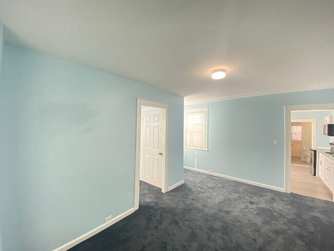 Building Photo - 9 Oak St