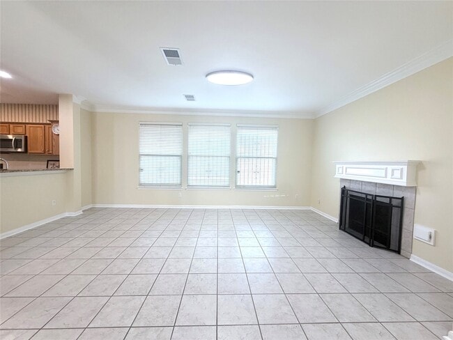 Building Photo - 12211 Meadow Crest Ct