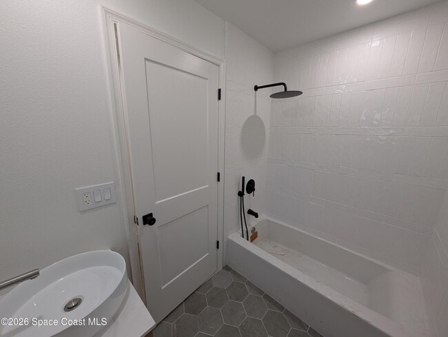 Building Photo - 1827 Guava Ave