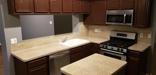 Building Photo - 4234 Briar Hill Dr