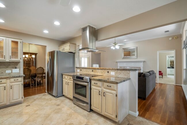 Building Photo - 9631 Bavaria Dr