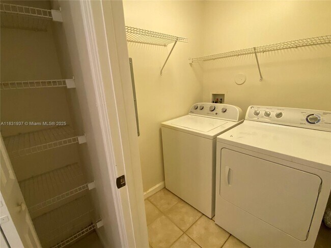 Building Photo - 9825 Baywinds Blvd