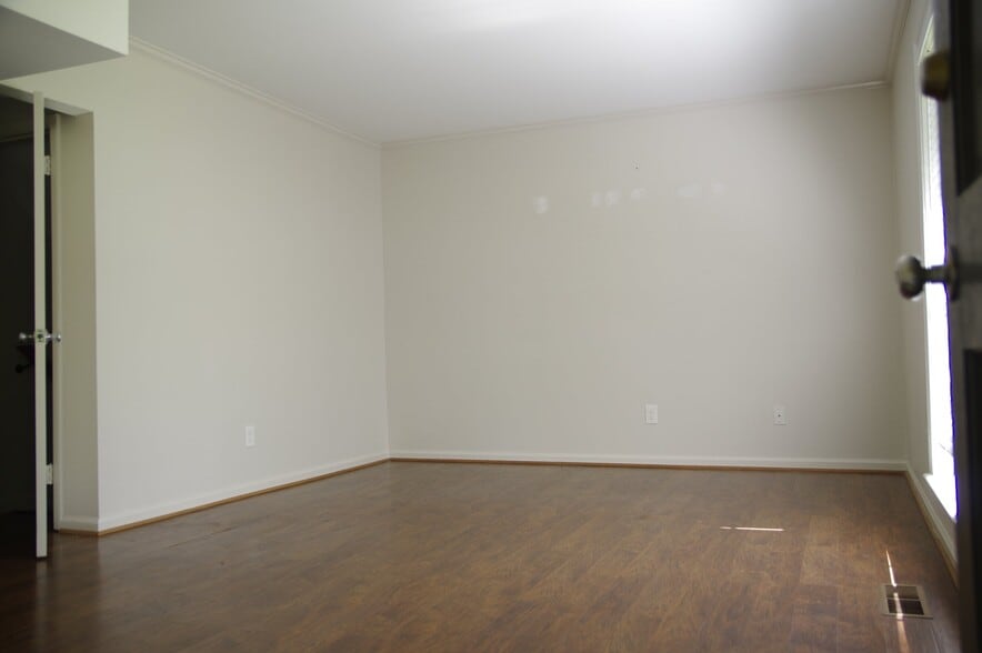 Building Photo - 813 Linbard Ln