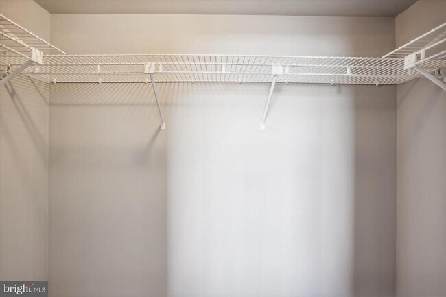 Building Photo - 10101 Grosvenor Pl