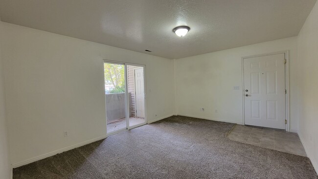 Building Photo - Willow Springs Condo