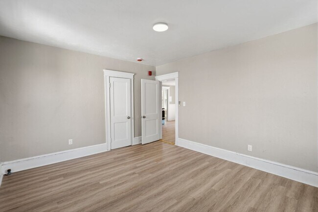 Building Photo - 387 Grove St