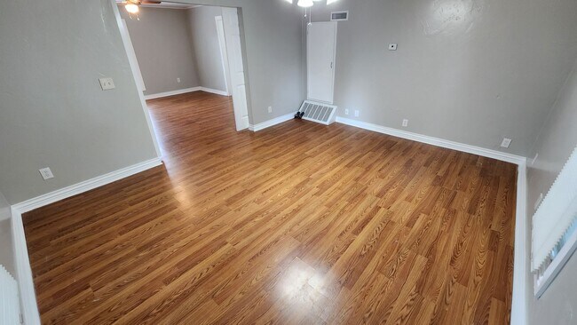 Building Photo - 4 bed 2 bath house in Edmond, OK next to UCO campus