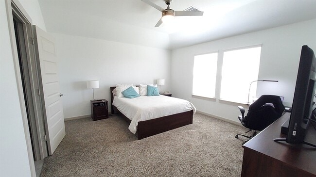 Building Photo - 4011 Itzle Is Ct