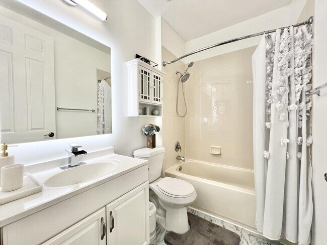 Building Photo - 840 Marina Del Ray Ln