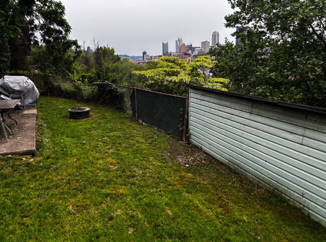 Building Photo - Pittsburgh - 3 Bedroom 1.5 Bathroom