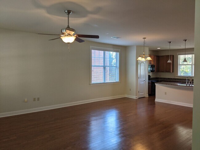 Building Photo - 3 Bedroom End Unit with Garage!