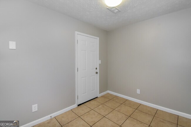 Building Photo - 2745 Sapphire St