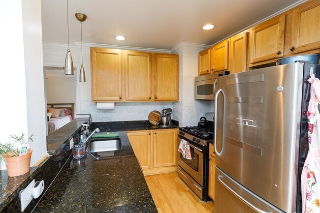 Building Photo - Fantastic Location Near Brightwood Park - ...