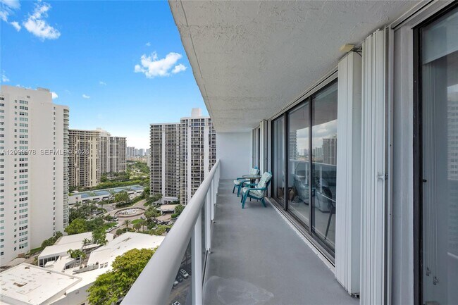 Building Photo - 20515 E Country Club Dr