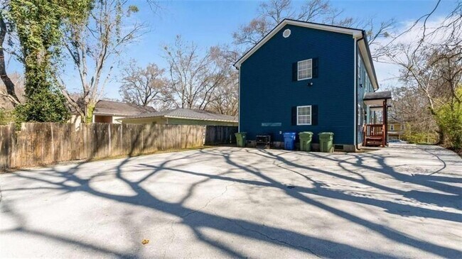 Building Photo - 848 Ridge Ave NW