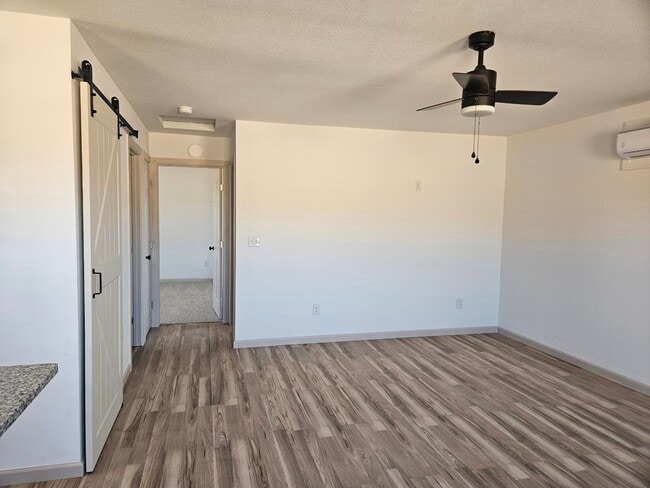 Building Photo - 2405 Holly Ave