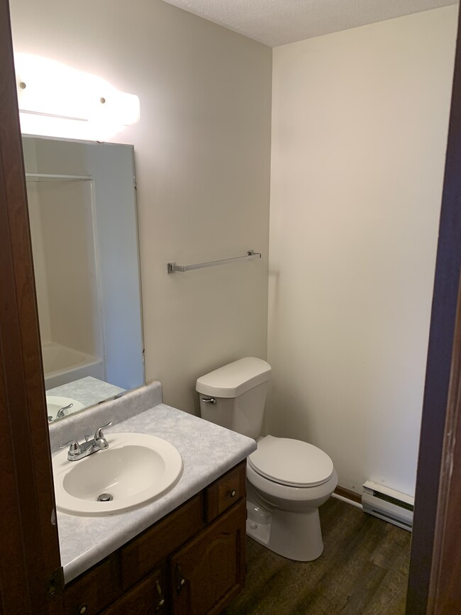 Building Photo - 4247 Sabin Dr