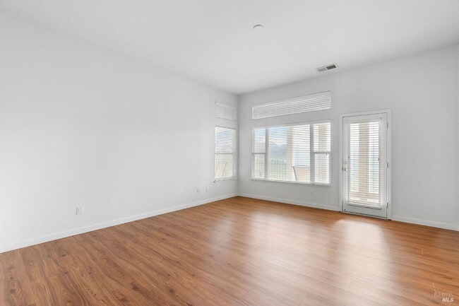 Building Photo - 139 Cedar Ridge Dr