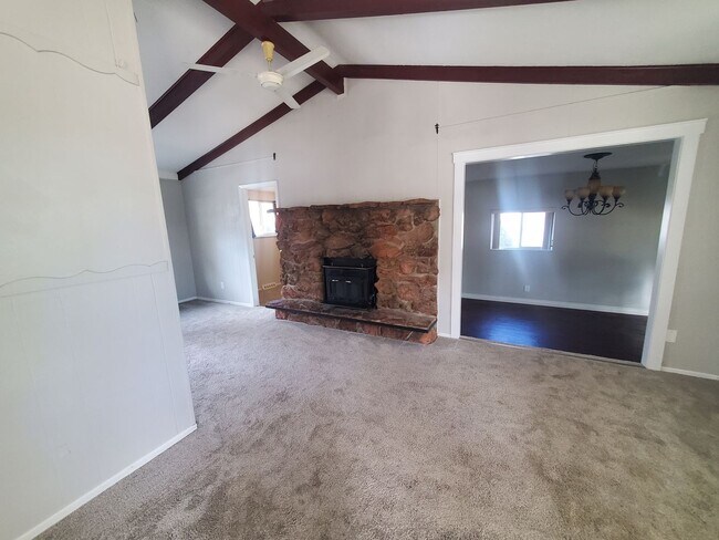 Building Photo - Spacious Ranch Style 4 BR Available in Aug...