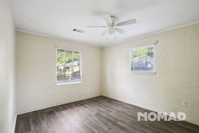 Building Photo - Charming 2BR Duplex in East Point