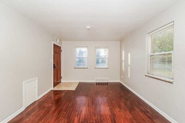 Building Photo - 20231 Crystal Ave