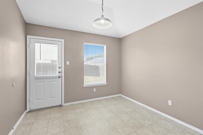 Building Photo - 209 Lake Washington Dr