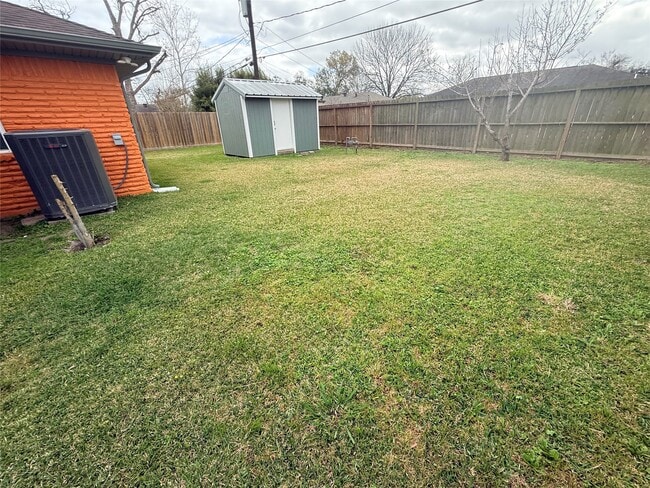 Building Photo - 2330 Hillshire Dr