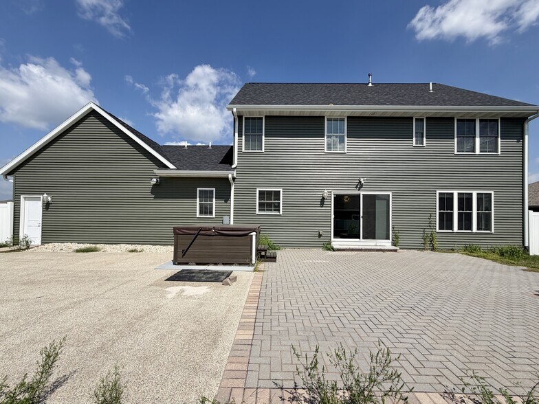 Building Photo - 3184 Warbler Ct