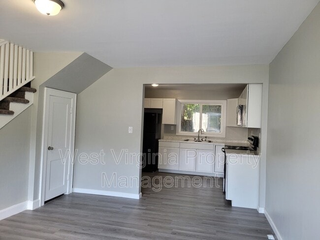 Building Photo - 200 Lewis St