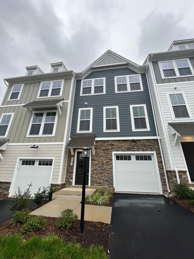 Building Photo - 5981 McComb St