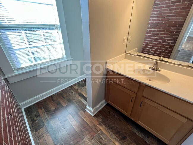 Building Photo - Unique 1 bedroom 1 bath apartment