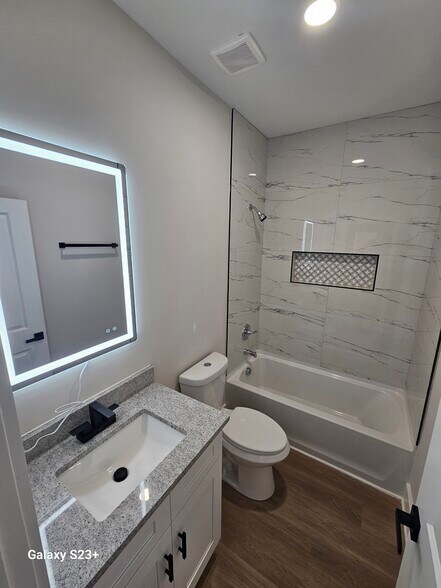 Building Photo - 700 Torwood Dr